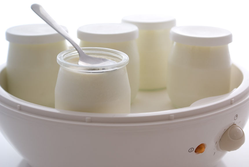 Yoghurt und Milch passen gut zum Granola