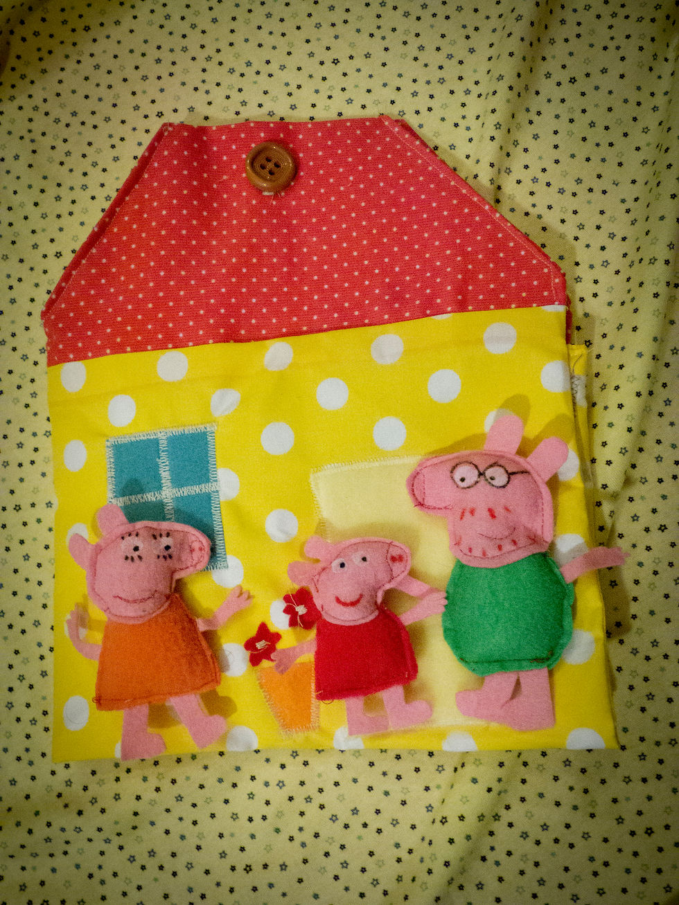 Miniatura: Casita de tela de Peppa Pig. Con peppa, mamá y papá Pig.