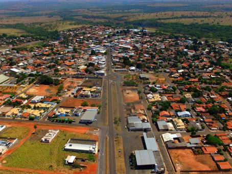 O Governo de Mato Grosso do Sul lançou licitação para pavimentar um trecho de 38 km da rodovia MS-316, entre os municípios de Chapadão do Sul e Inocência, no nordeste do Estado. O aviso foi publicado pela Agesul (Agência Estadual de Gestão de Empreendimentos) na edição de hoje (30) do Diário Oficial. O valor estimado da obra é de R$ 146,7 milhões e será executado em parceria com o BNDES (Banco Nacional de Desenvolvimento Econômico e Social).