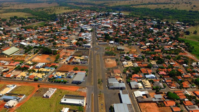 O Governo de Mato Grosso do Sul lançou licitação para pavimentar um trecho de 38 km da rodovia MS-316, entre os municípios de Chapadão do Sul e Inocência, no nordeste do Estado. O aviso foi publicado pela Agesul (Agência Estadual de Gestão de Empreendimentos) na edição de hoje (30) do Diário Oficial. O valor estimado da obra é de R$ 146,7 milhões e será executado em parceria com o BNDES (Banco Nacional de Desenvolvimento Econômico e Social).