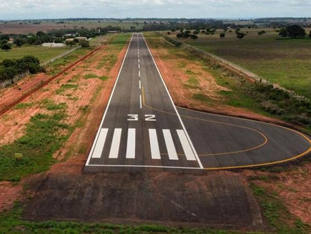 Com foco no fortalecimento da infraestrutura aeroportuária regional, o Governo de Mato Grosso do Sul vai investir mais de R$ 1,8 milhão na implantação da cerca operacional do Aeródromo de Aquidauana. A obra tem como objetivo ampliar a segurança e adequar o local às exigências da aviação civil, promovendo melhorias que impactam diretamente a operação de voos e o transporte aéreo na região.