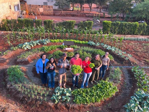 Com o estudo 'Sistema da Tecnologia Social das Hortas Mandalas: Integrando Educação Profissional e Educação do Campo na perspectiva do Desenvolvimento Sustentável', estudantes do Ensino Médio da Escola Estadual Pólo Francisco Cândido de Rezende passaram a compreender na prática como o cultivo consciente aliado ao conhecimento científico pode transformar a realidade de comunidades.