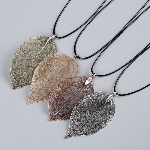 Leaf Pendant Choker Necklace