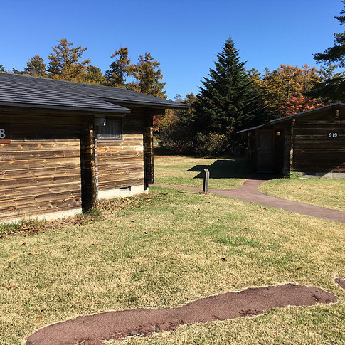 敷地内にはたくさんのコテージが!