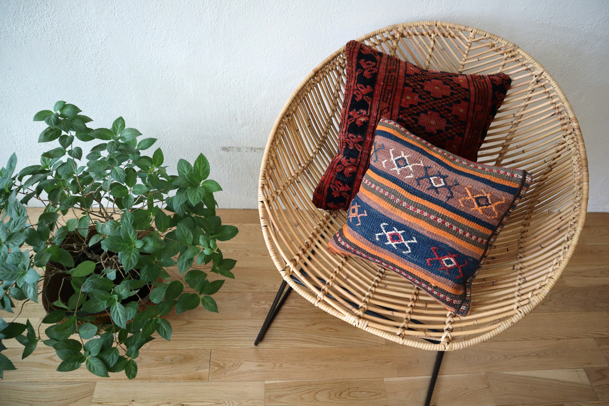 アブラッシュ 大阪 ギャッベ キリム トライバルラグ／オールド キリム クッション