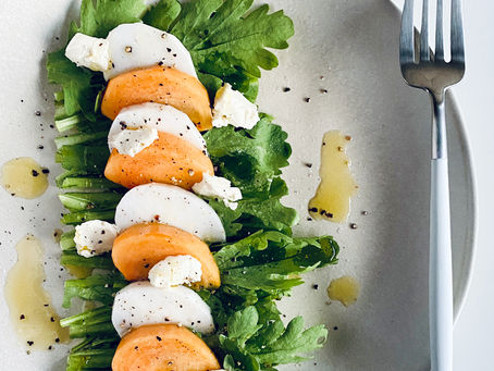 柿と蕪と春菊とクリームチーズのサラダ