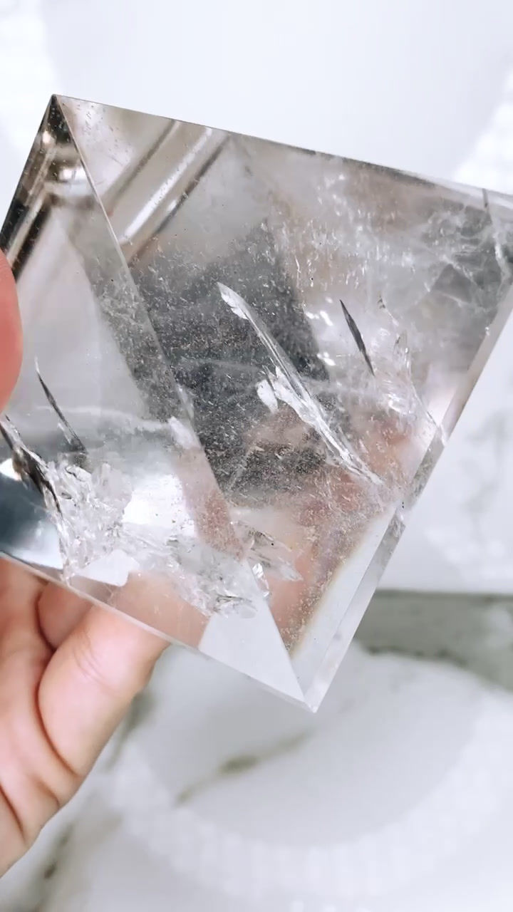 Thumbnail: Clear Quartz Pyramid