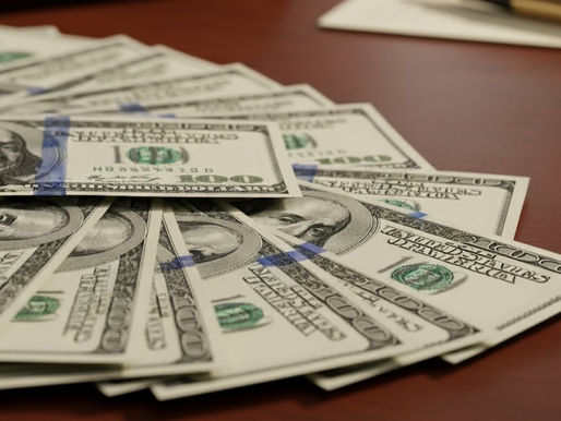 El dólar se desploma y las acciones se disparan tras el triunfo electoral de Milei