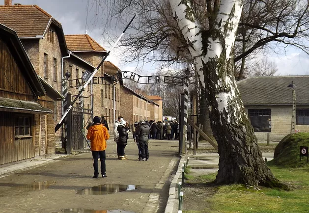 Retki Auschwitzin museolle