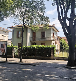 01 esterni fronte villa via Renati Udine.jpg