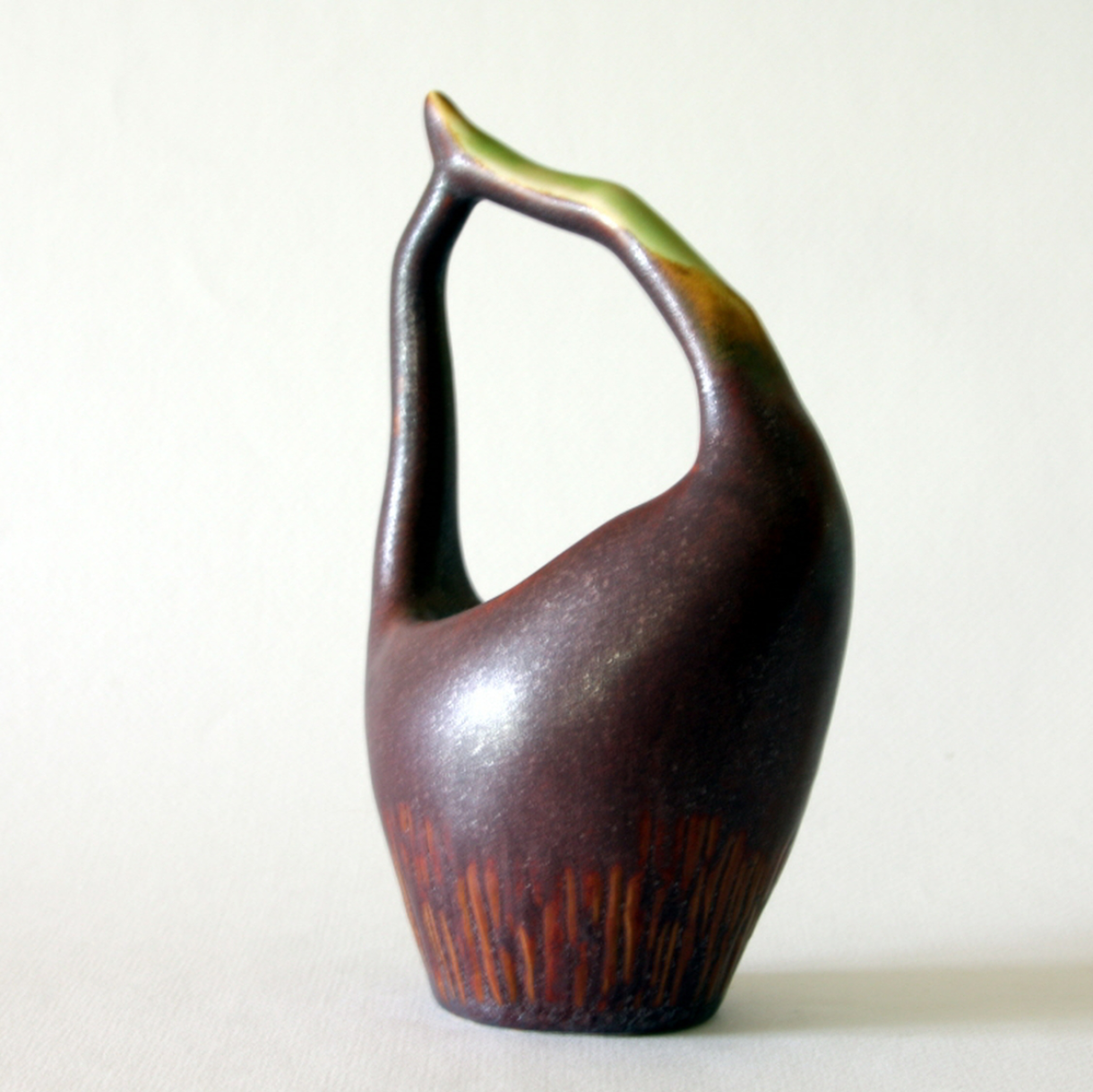 Vase w/ Handle (L)