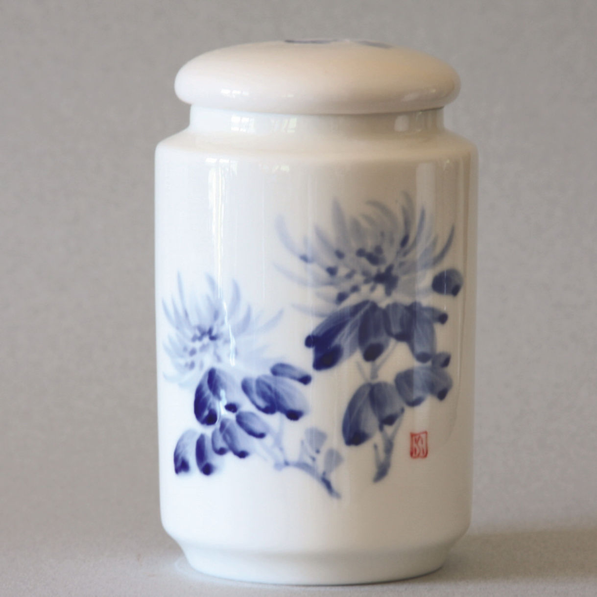 Classic Chrysanthemum Tea Canister