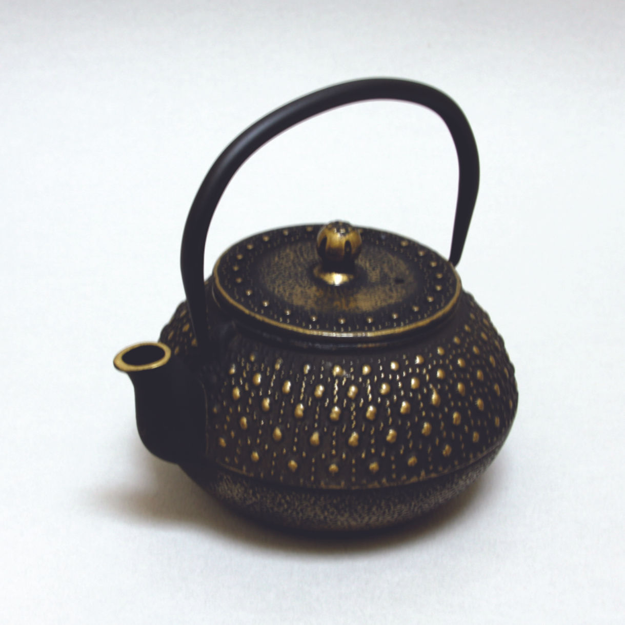 Iron Tea Pot, Dot Pattern, Gold/Black