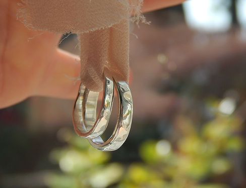 Zilveren trouwringen.jpg