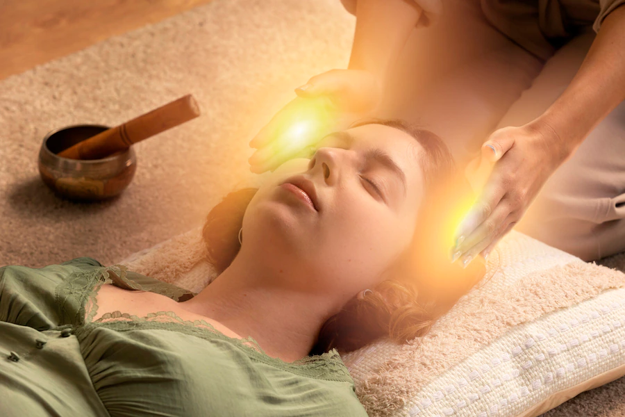 high-angle-therapist-helping-woman-heal_23-2149711518.webp