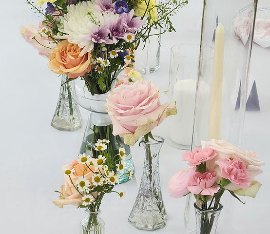 https://www.confettiandchampagne.com/