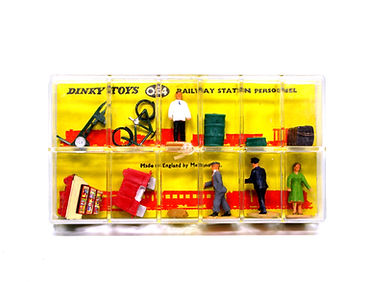 Hornby Dublo 054 Station Personnel Passengers New Unused.JPG