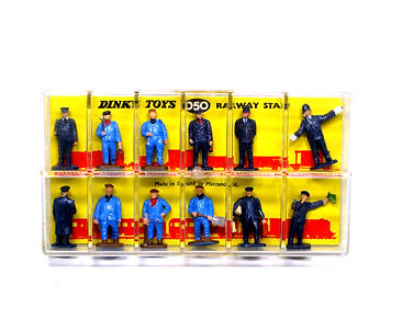 Hornby Dublo 050 Station Staff two Policemen New Unused.JPG