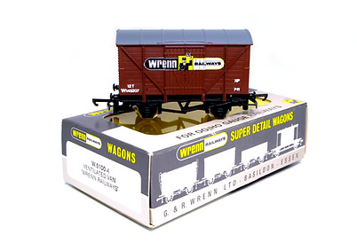 Wrenn W.5100A Wrenn Railways Van Brown.JPG