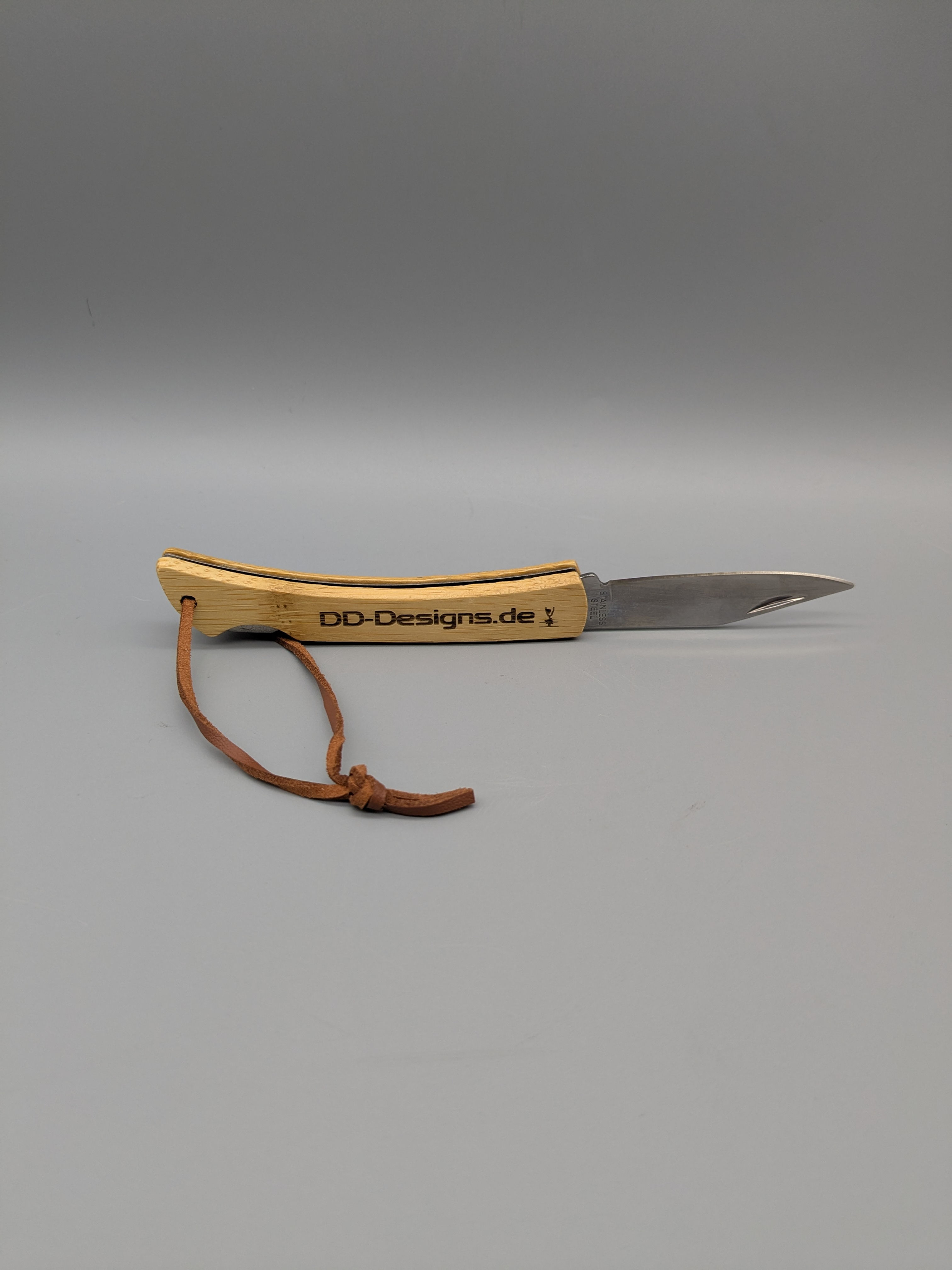 Klappbares Messer aus Edelstahl und Bambus Beckett