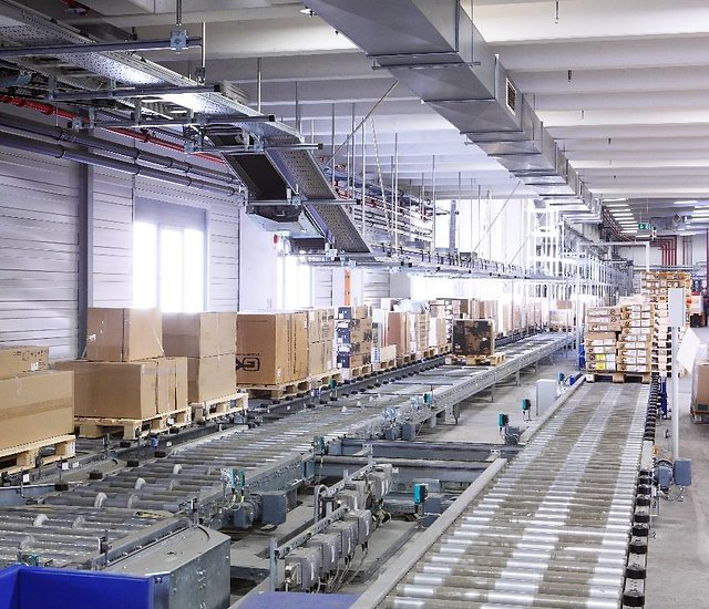 Pallet conveyor.png