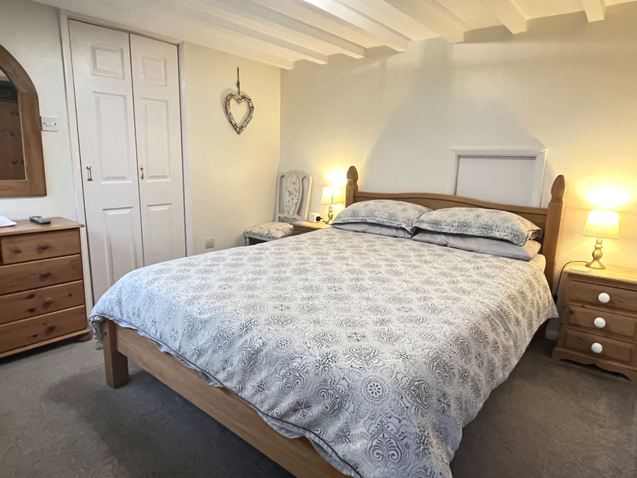 Southwell Holiday Cottage Kingsize Bedroom 1