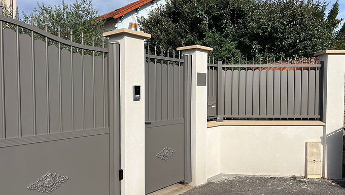 Un accompagnement à chaque étape de notre projet de rénovation de façade et un résultat final qui dépasse largement nos attentes.