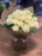 18 luxurious white roses