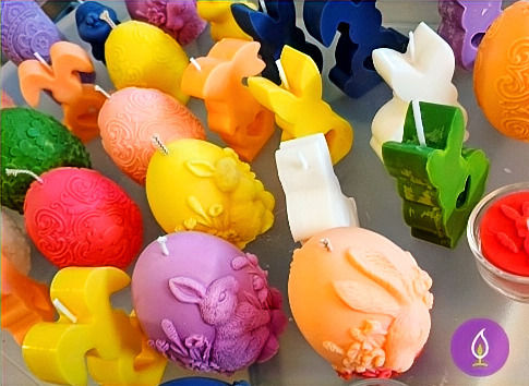 Bunte handgegossene Osterkerzen aus pflanzlichem Wachs – NATURSCHATZ Kerzenmanufaktur im Lesachtal