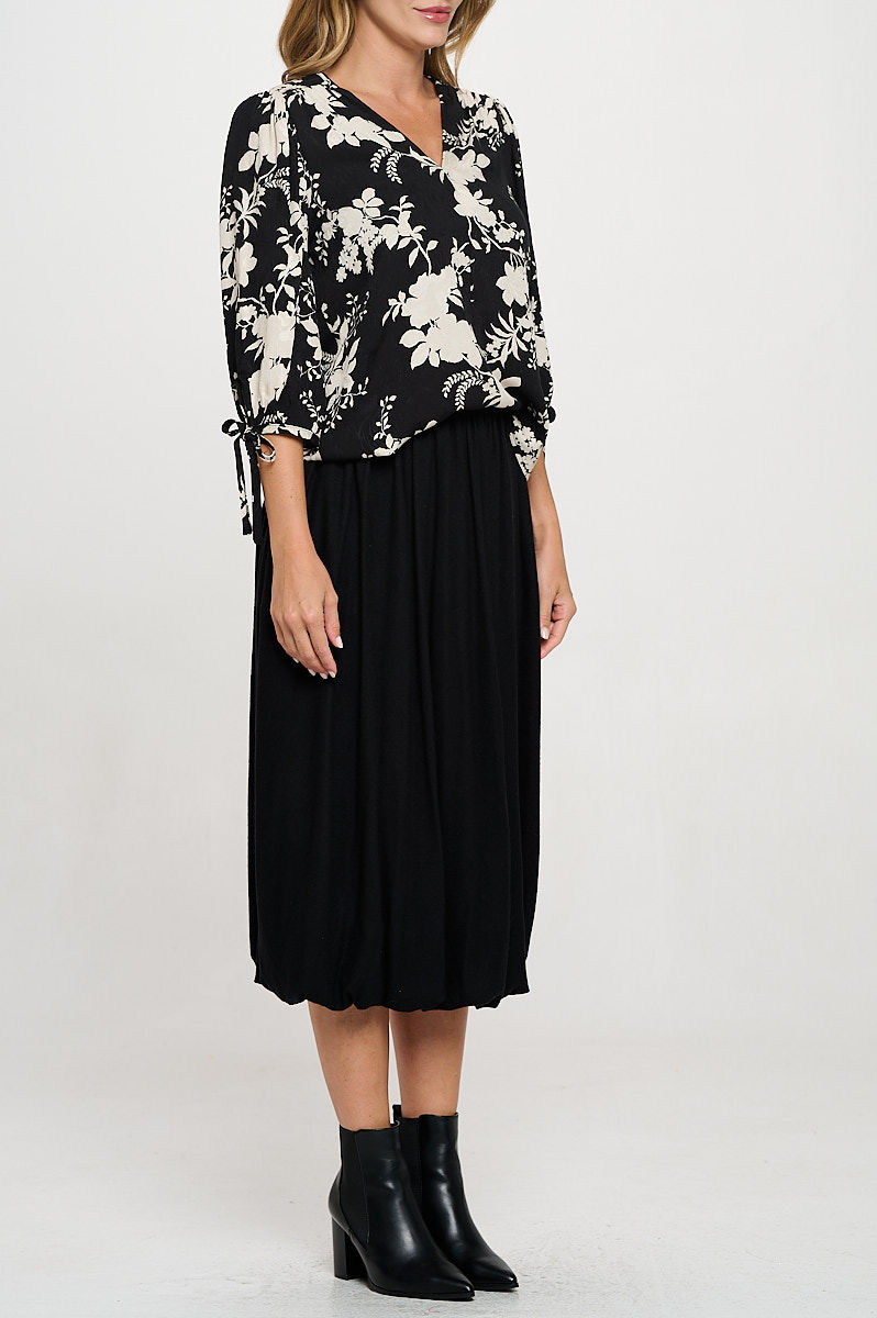Thumbnail: Floral Print V neck 3/4 Sleeve Top with Tie