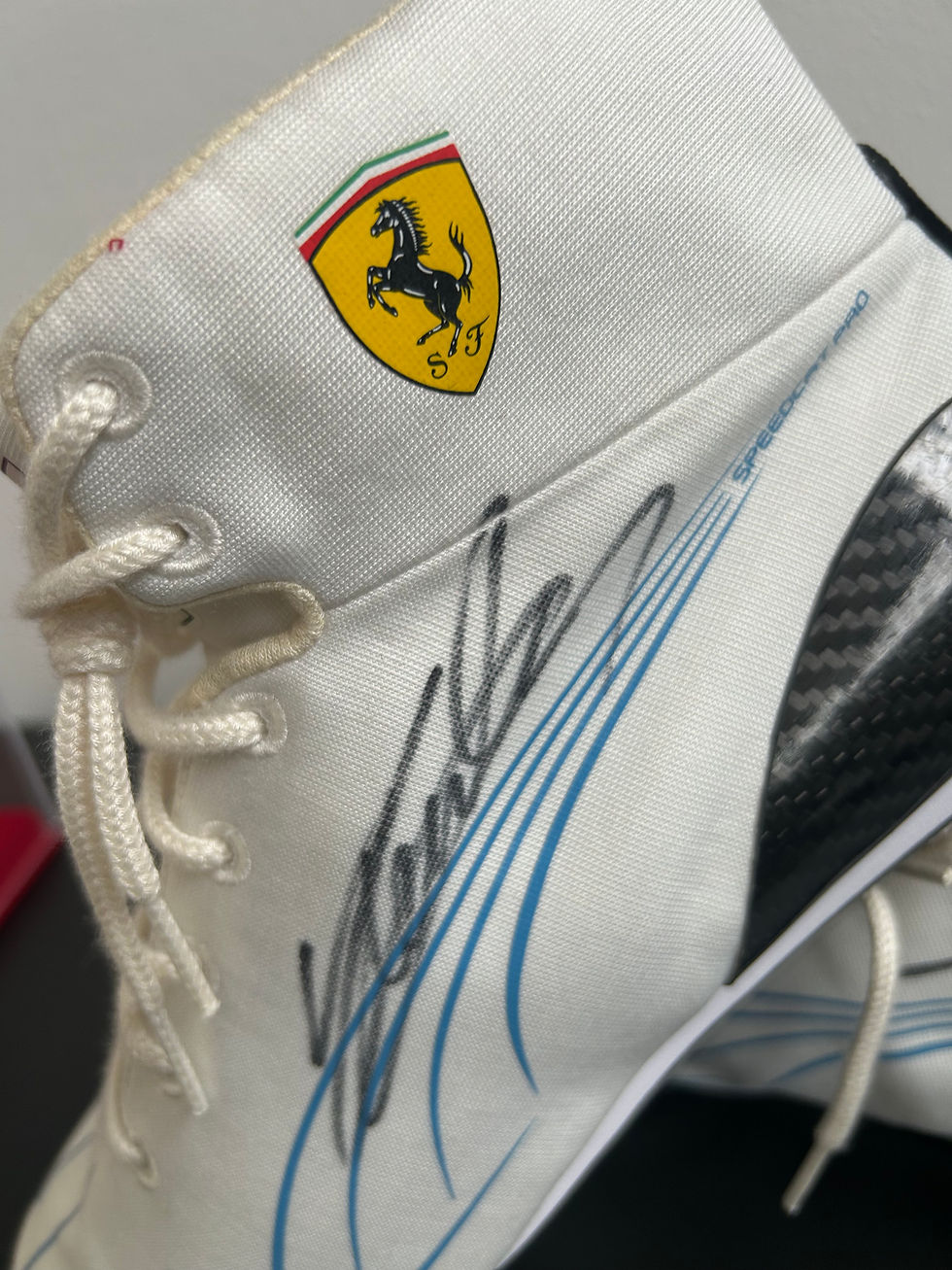Miniatura: Ferrari shoes signed Charles Leclerc Monaco 2025