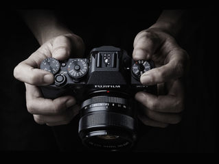 Profissionais estão mudar das fullframe DSLR para mirrorless
APS-C como esta Fuji X-T2. Porquê?