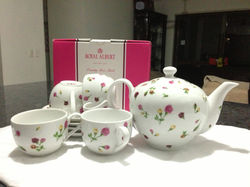 Royal Albert Country Rose Buds