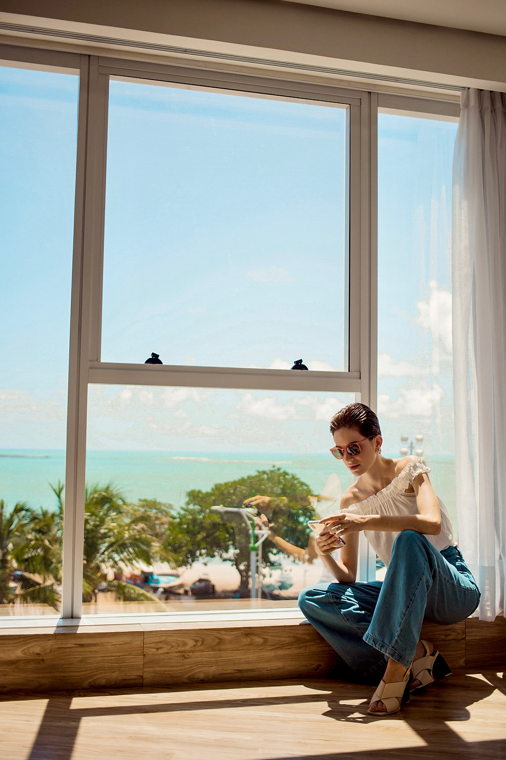Dani Lachter no quarto do hotel Brisa Suites em Maceió