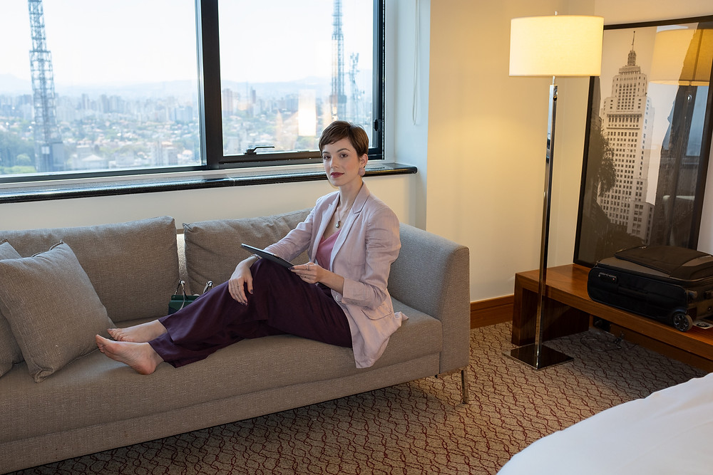 Dani Lachter no quarto do hotel renaissance em São Paulo