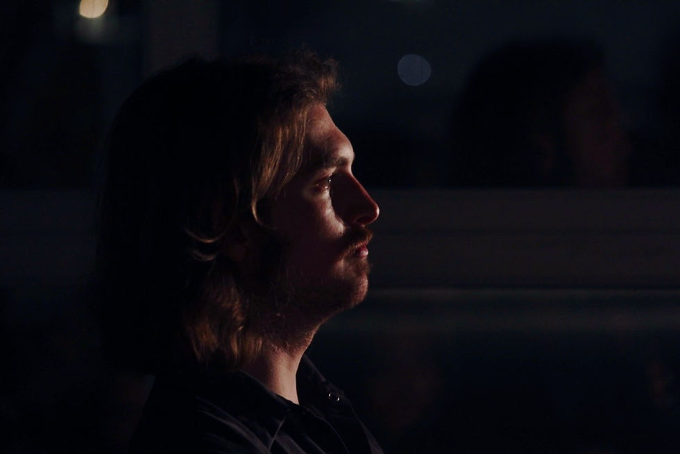 Artist Highlight: Aru Hanger (Performance Artist)