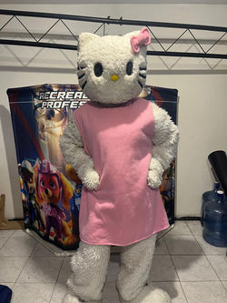 perosonaje-botarga-hello-kitty