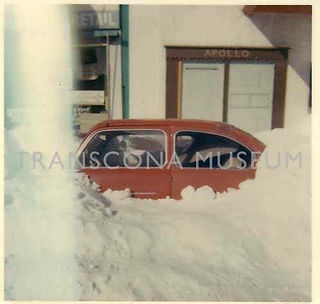 Stuck in snow on Regent Ave / TH2012.2.10.3