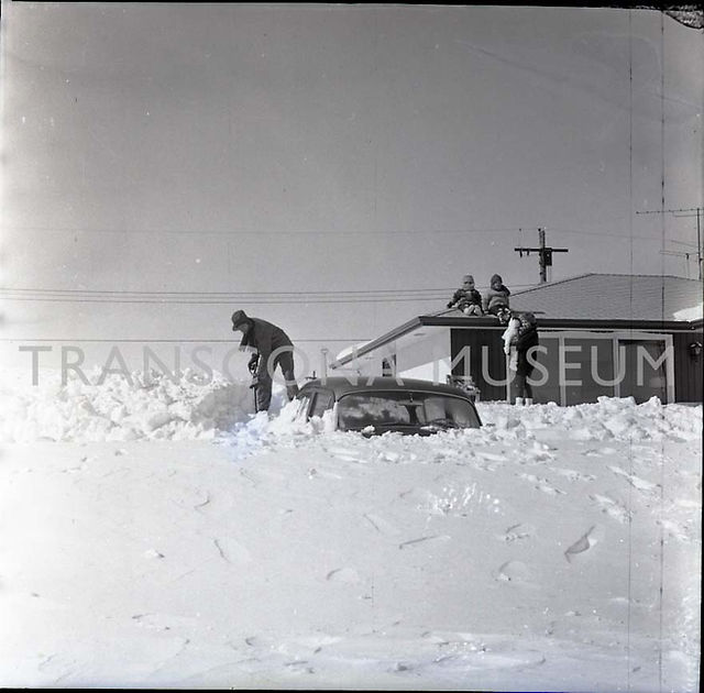 Digging out a car on Hayes St / TH99.38.153.9