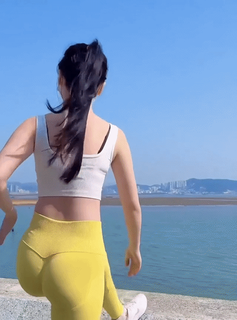 71606f_12a991a1d01f4a77b5e2a6554c8ad0ad~mv2.gif
