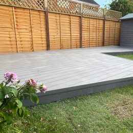 Traditional timber? Modern composite? We provide premium quality decks to suit each customers needs.