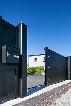 PHOTOS KOSTUM _ ana-portillon-aluminium-contemporain-briz-cloture-anthracite-intérieur.jpg