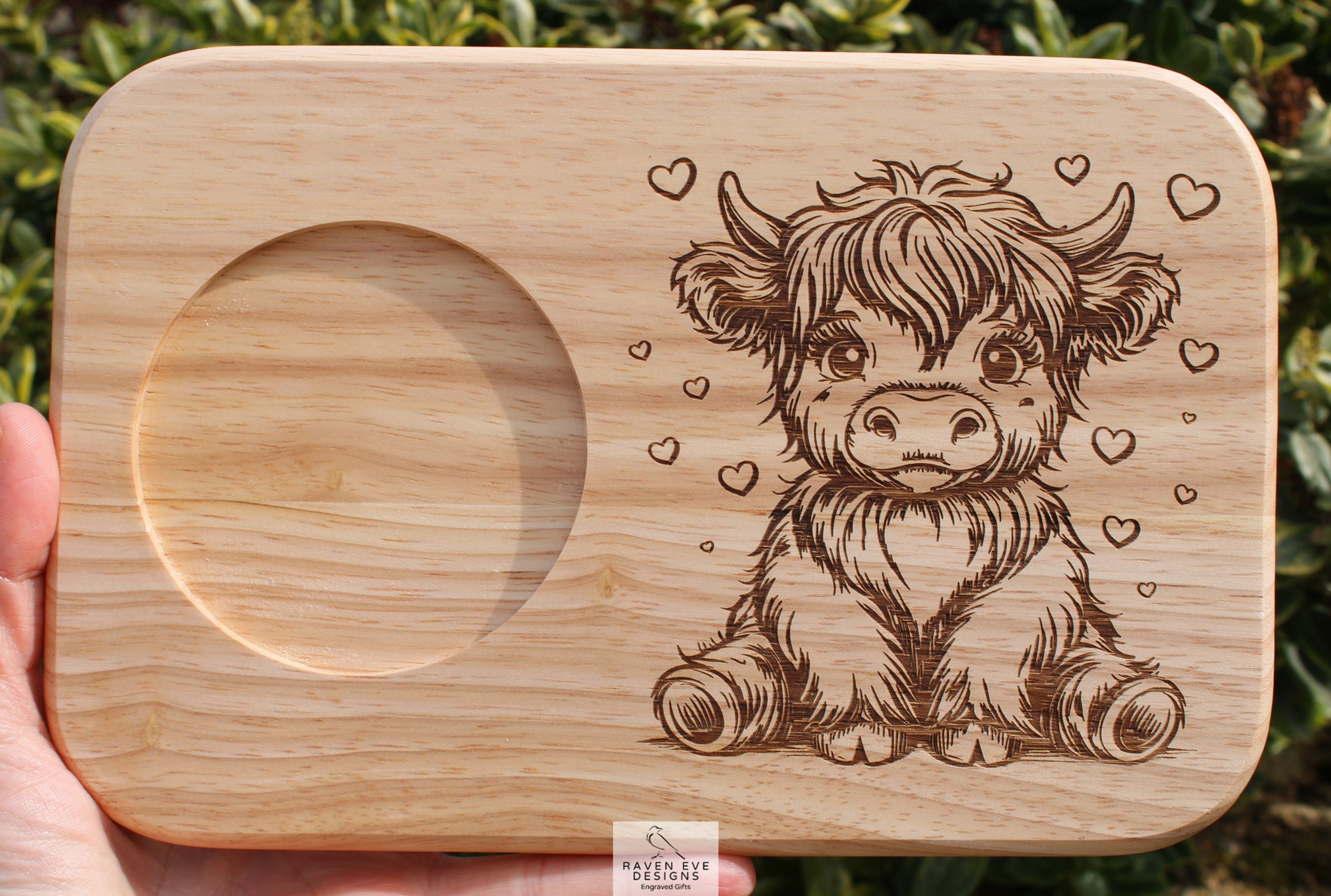 'Cute Highland Cow With Hearts' Engraved Wooden Tea & Biscuit Board