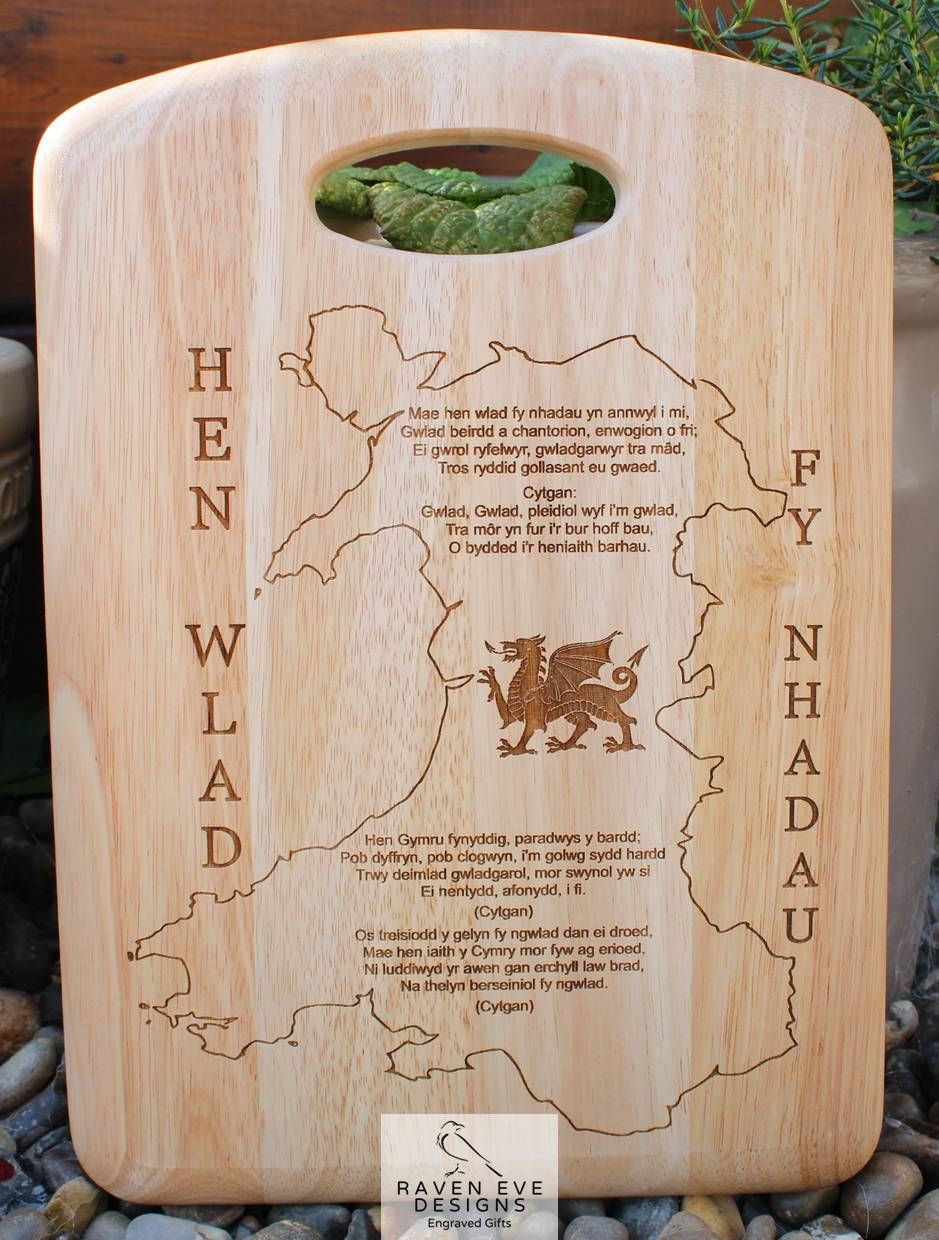 'Hen Wlad Fy Nhadau' Engraved Handled Wooden Board