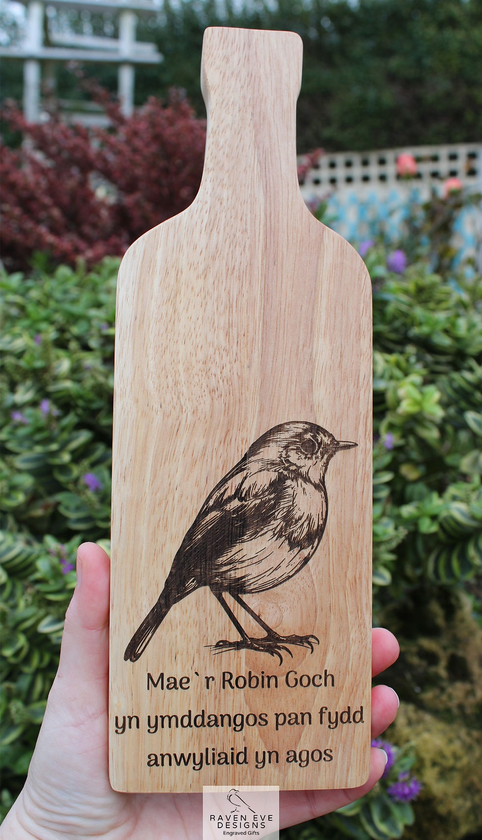 'Robins Appear When Loved Ones Are Near' Welsh Engraved Wooden Bottle Board