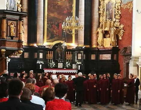 The founder Mihaela Pleşca performed live a repertoire specific Romanian music as a soprano in the Astra choir during the "10th International Cracovia Music Festival" at the main cathedral from Cracovia, Poland