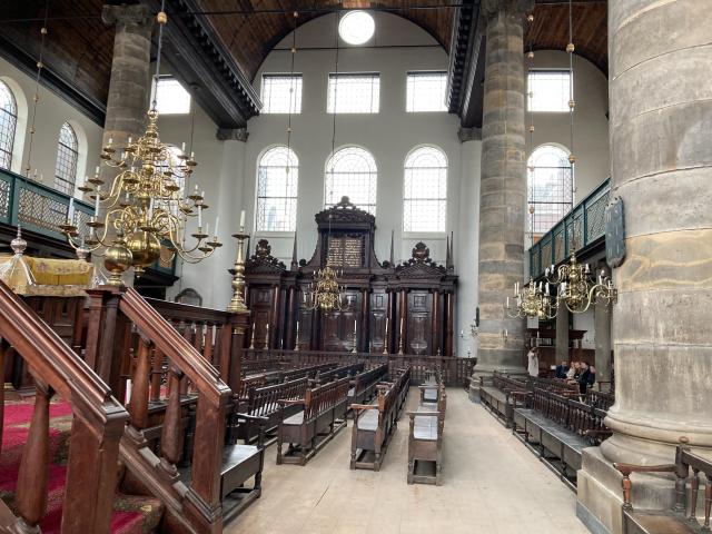 Ark – Note there are several compartments for storing Torahs (also note the chandeliers with unlit candles)