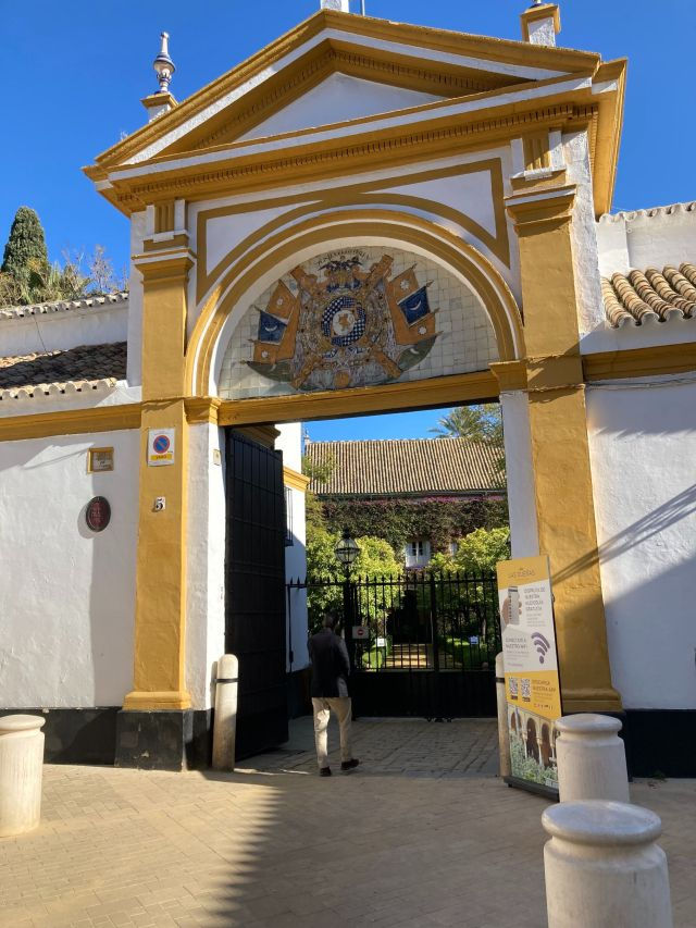 Front gate of the Palacio