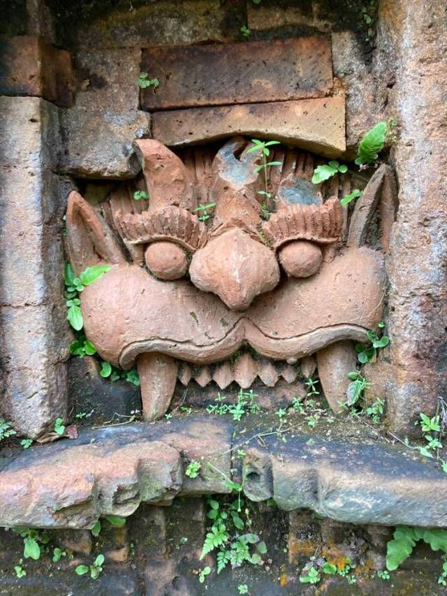 animal head carvings 