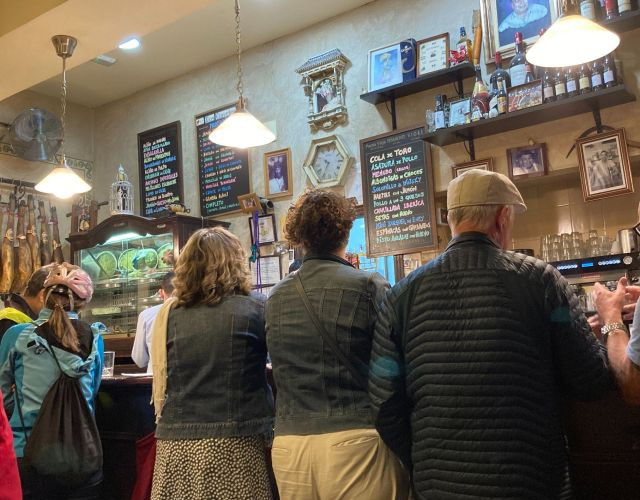 tapas–standing or sitting